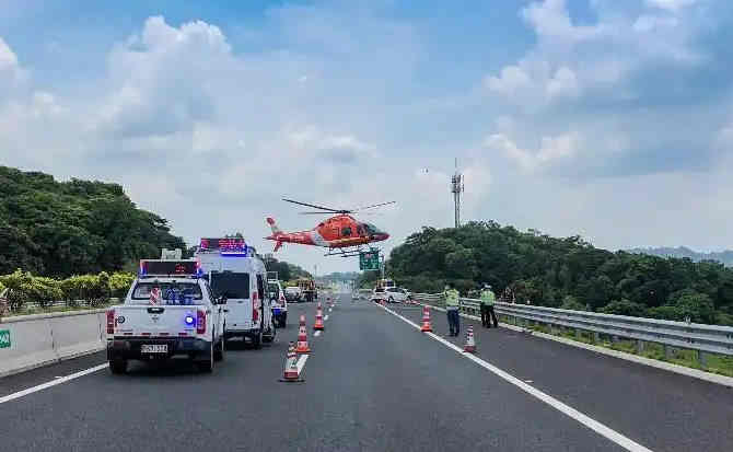 铜鼓高速公路汽车救援案例